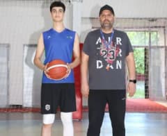 Diyarbakır’da yetişen genç basketbolcu Muhammed Emin Pamuk’un Fenerbahçe basketbol altyapısına transferi