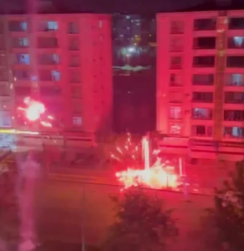 Diyarbakır'da maç kutlamalarını bahane ederek evleri hedef alan bir kişinin attığı havai fişek, 7'nci kattaki evin balko