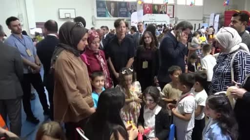 Diyarbakır'da Maarifin Kalbinde Oyun, Aile ve Çocuk Günü etkinliğinde çocuklar ve aileleri atölyelerde etkinliklere katı