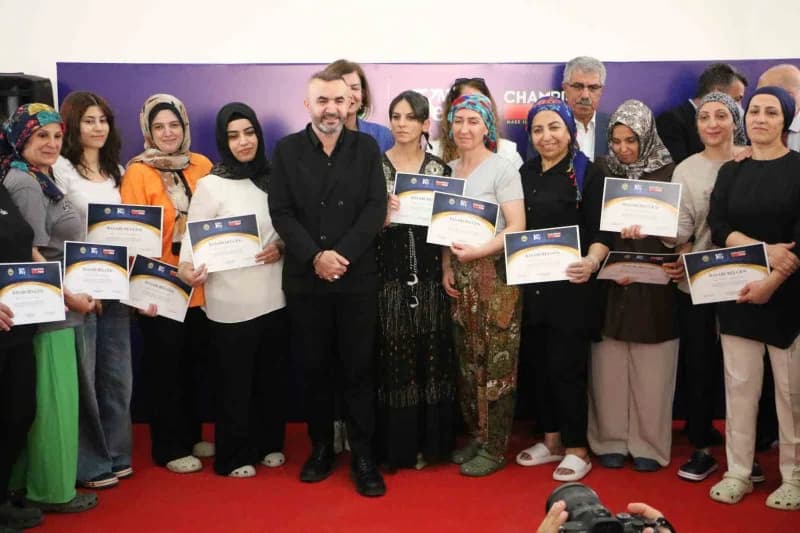 Diyarbakır Gastro İnovasyon Merkezi’nde açılan yöresel ürünlerle pizza yapım atölyesinden eğitim ve pizza sunumu görüntü
