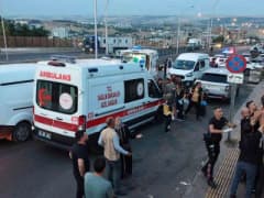 Diyarbakır Yenişehir ilçesinde silahlı kavga sonrası polis ekipleri olay yerinde inceleme yapıyor