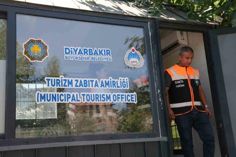 Kruvazör gemilerde yıllarca dünyanın birçok yerinde çalışan Abdullah Karaman, 2015 yılında Diyarbakır Büyükşehir Belediy