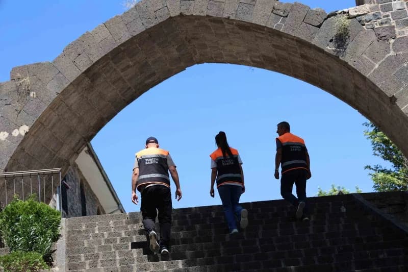 Kruvazör gemilerde yıllarca dünyanın birçok yerinde çalışan Abdullah Karaman, 2015 yılında Diyarbakır Büyükşehir Belediy