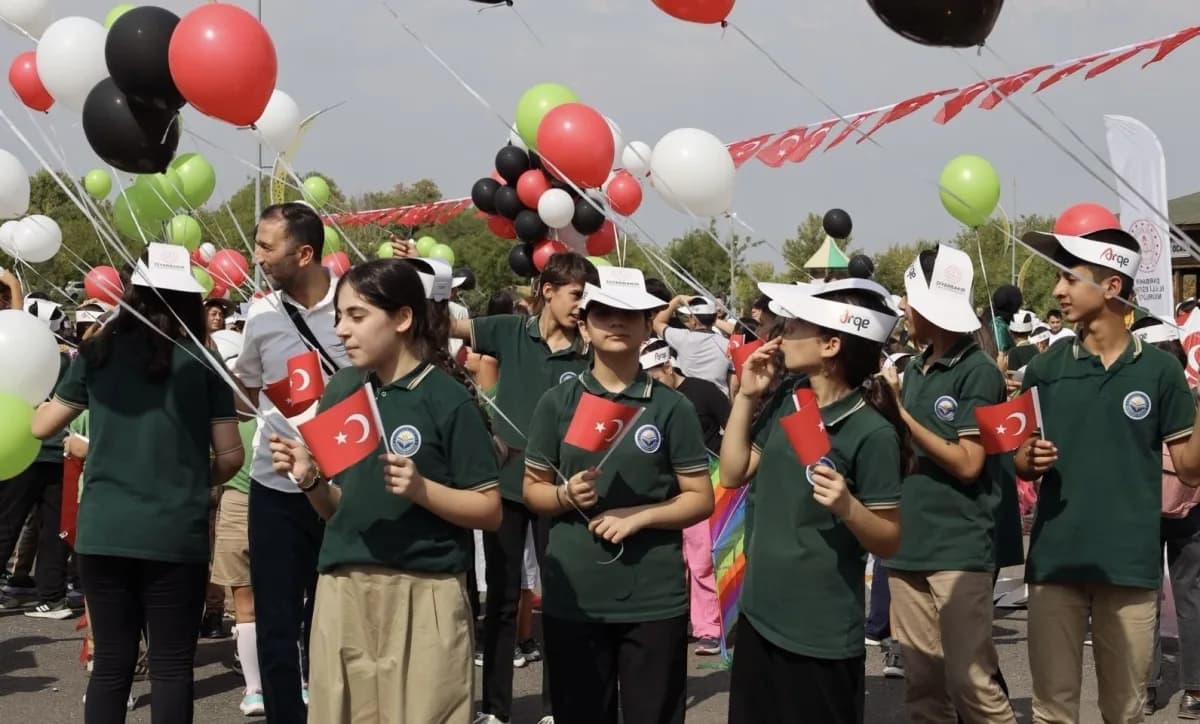 Millî Eğitim Bakanlığı koordinesinde yürütülen 'uçurtmalar Vurulmasın, Gökyüzü Çocuklara Kalsın' etkinlikleri kapsamında