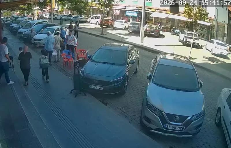 Diyarbakır Valisi Murat Zorluoğlu deprem açıklaması yaparken