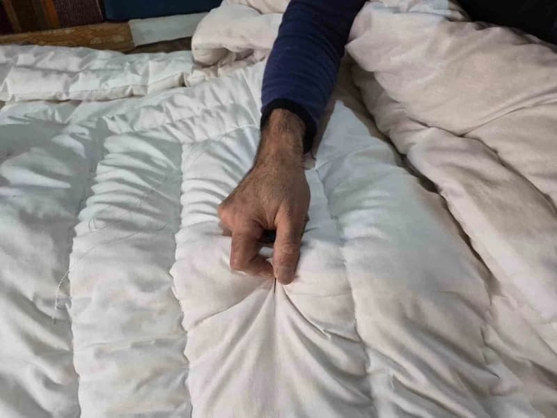 Eskişehir'de sonbahar mevsiminin gelmesi ve havaların soğumasıyla birlikte el yapımı doğal yün yorgan talepleri arttı.