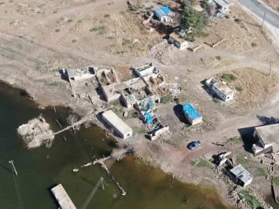 Doğanpınar Barajı suları altında kalan Belören köyü ve leyleklerin yuvaları