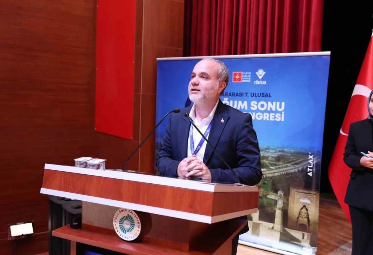 Kongrenin onursal başkanlığını Niğde Ömer Halisdemir Üniversitesi Rektörü Prof. Dr. Hasan Uslu üstlendi.