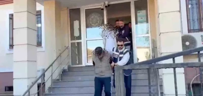 Sakarya ve Balıkesir’de kendilerini polis ve savcı olarak tanıtarak vatandaşları yaklaşık 5.5 milyon TL dolandıran şüphe