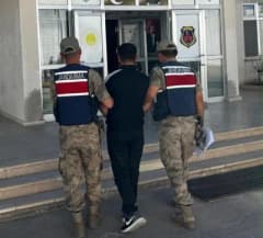 Şanlıurfa Viranşehir'de jandarma ekipleri dolandırıcılıktan aranan şahsı yakaladı