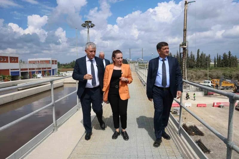 Antalya Büyükşehir Belediyesi Başkan Vekili Büşra Özdemir de seraları ziyaret ederek, üreticilere hayırlı olsun dileğind