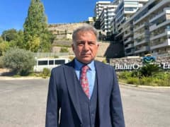 İzmir Narlıdere'de 2018 yılında ölen Dorukhan Büyükışık davasına ilişkin adliye binası önünde polis ve vatandaşlar