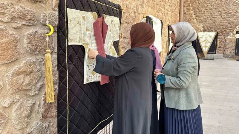 Dini motifler ve ayetlerle bezeli eserlerle geçmişten günümüze ulaşan Kültürel ve manevi mirasın tanıtılması amaçlandı.
