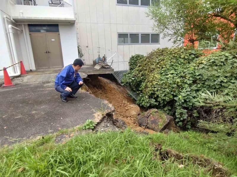 Japonya’da Dujuan Tayfunu sonrası sel baskını ve toprak kayması görüntüleri
