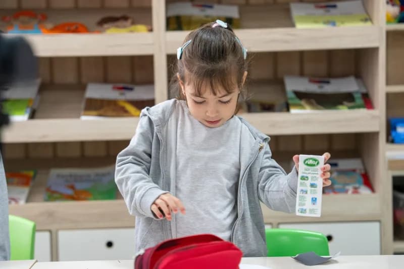 ANKARA Gölbaşı Belediyesi tarafından ilçedeki okullarda da toplam 23 bin 4 adet Süt dağıtımı gerçekleştirildi.