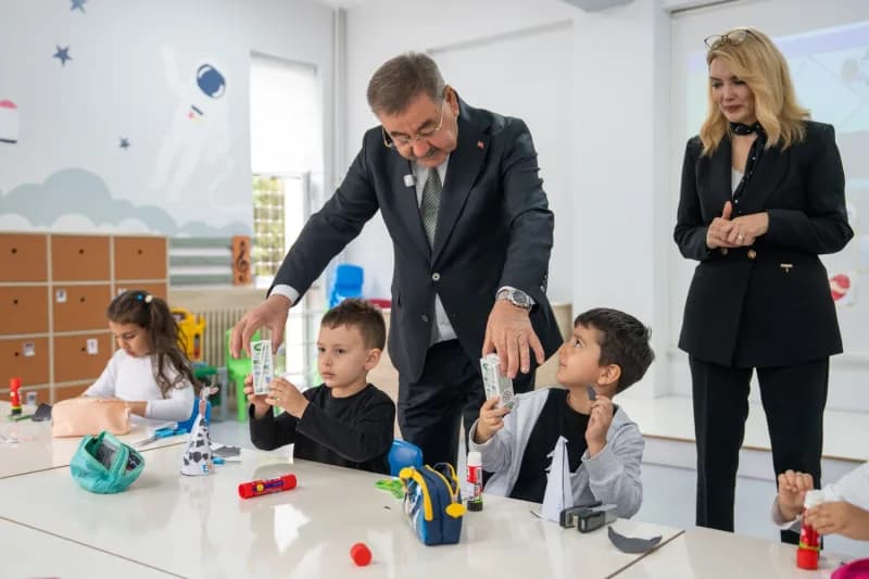 ANKARA Gölbaşı Belediyesi tarafından ilçedeki okullarda da toplam 23 bin 4 adet Süt dağıtımı gerçekleştirildi.