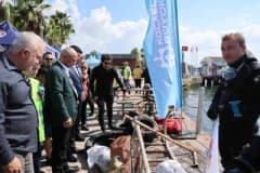 Kocaeli'de gönüllüler ve dalgıçlar Dünya Temizlik Günü kapsamında sahil ve deniz temizliği yaparken