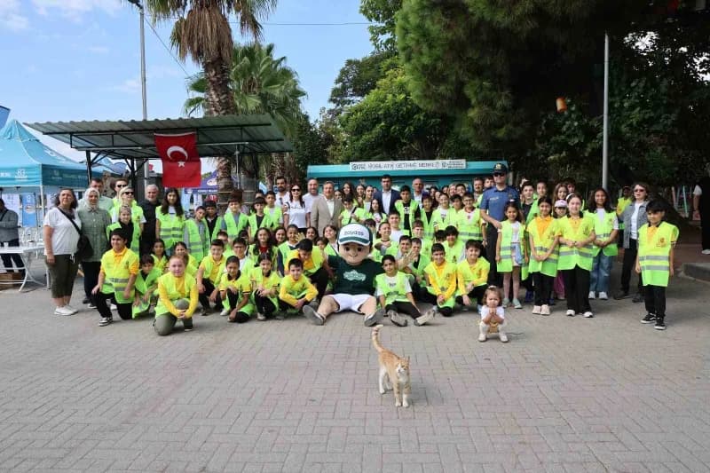 Kocaeli’de Dünya Temizlik Günü kapsamında düzenlenen etkinlikte 500 gönüllü, sahil ve Deniz temizliği yaptı. 13 dalgıcın