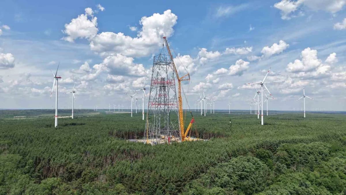 Almanya Brandenburg Schipkau’da 365 metre yüksekliğinde dünyanın en yüksek rüzgar türbini
