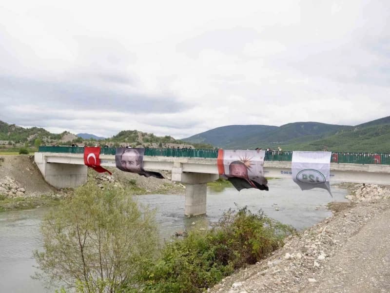 Sinop Durağan ilçesinde hizmete açılan Hacıoğlan-Yeşilkent Köprüsü töreninden görüntü
