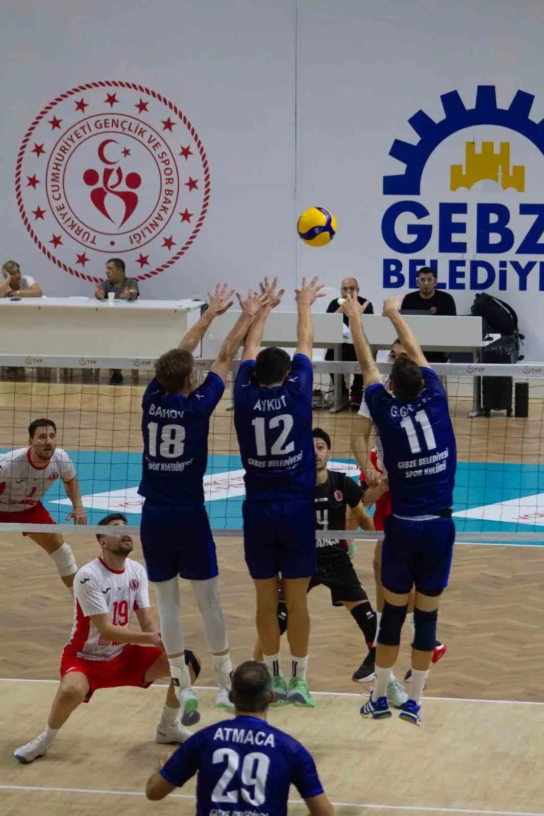 Gebze Belediyesi tarafından merhum başkan yardımcısı Dursun Ali Arslan anısına düzenlenen voleybol turnuvasının ikinci g