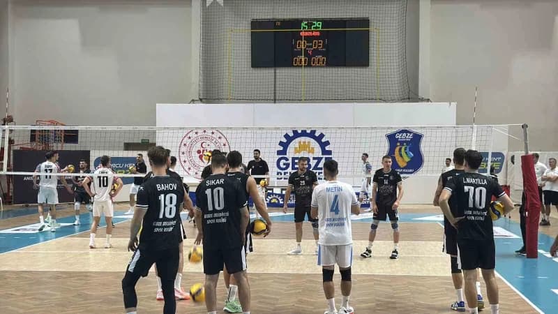 Kocaeli'de Dursun Ali Arslan anısına düzenlenen voleybol turnuvasında maç anı