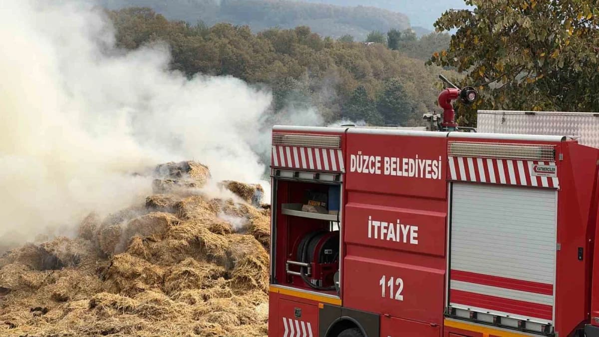 Düzce Asar köyünde besi çiftliği samanlığında çıkan yangına müdahale eden itfaiye ekipleri