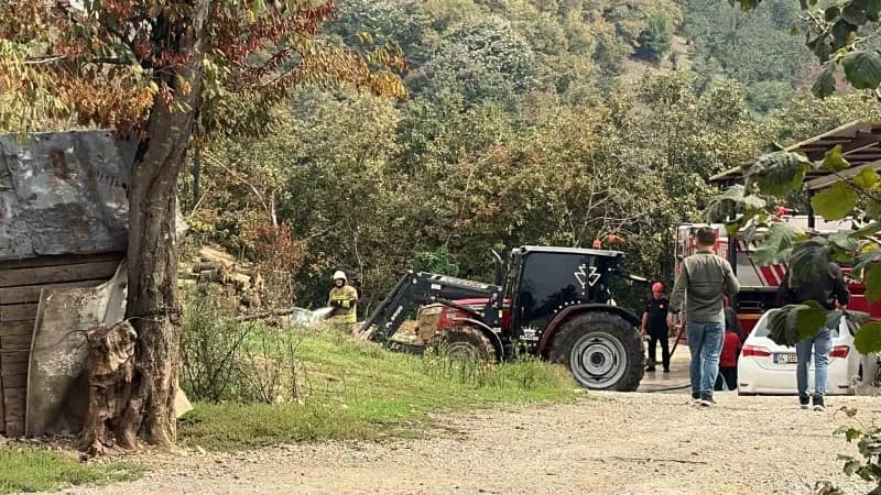 Düzce’de besi çiftliğinin samanlığında çıkan yangın ekiplerin yoğun müdahalesi sonrasında bölgede bulunan diğer yapılara