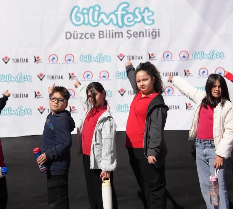 Bilim Şenlikleri Destekleme Programı kapsamında hazırlanan Düzce Bilim Şenliği, Düzce Belediyesi Bilim Merkezi’nde kapıl
