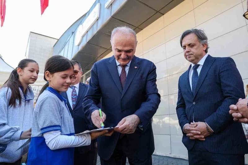 Bilim Şenlikleri Destekleme Programı kapsamında düzenlenen Düzce Bilim Şenliği, Düzce Belediyesi Bilim Merkezi’nde ziyar