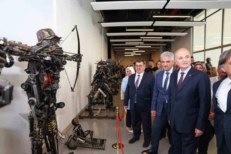 Bilim Şenlikleri Destekleme Programı kapsamında düzenlenen Düzce Bilim Şenliği, Düzce Belediyesi Bilim Merkezi’nde ziyar