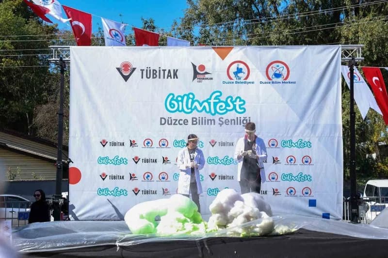 Bilim Şenlikleri Destekleme Programı kapsamında düzenlenen Düzce Bilim Şenliği, Düzce Belediyesi Bilim Merkezi’nde ziyar