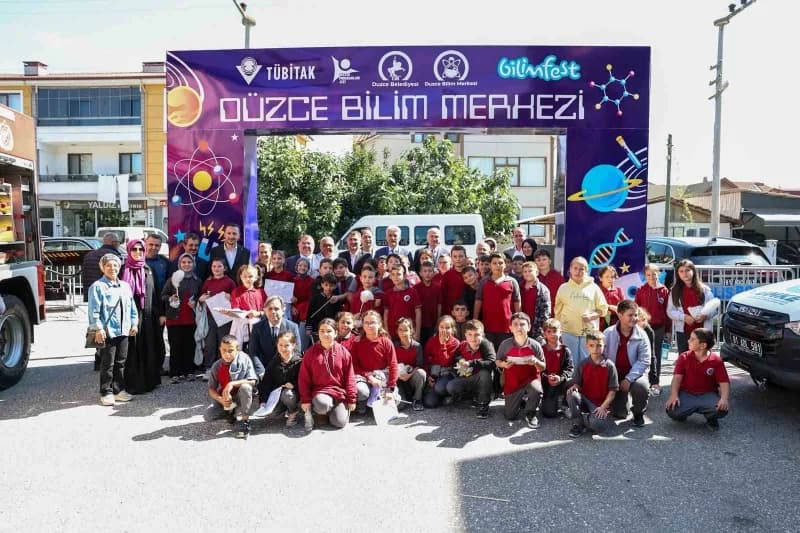 Bilim Şenlikleri Destekleme Programı kapsamında düzenlenen Düzce Bilim Şenliği, Düzce Belediyesi Bilim Merkezi’nde ziyar