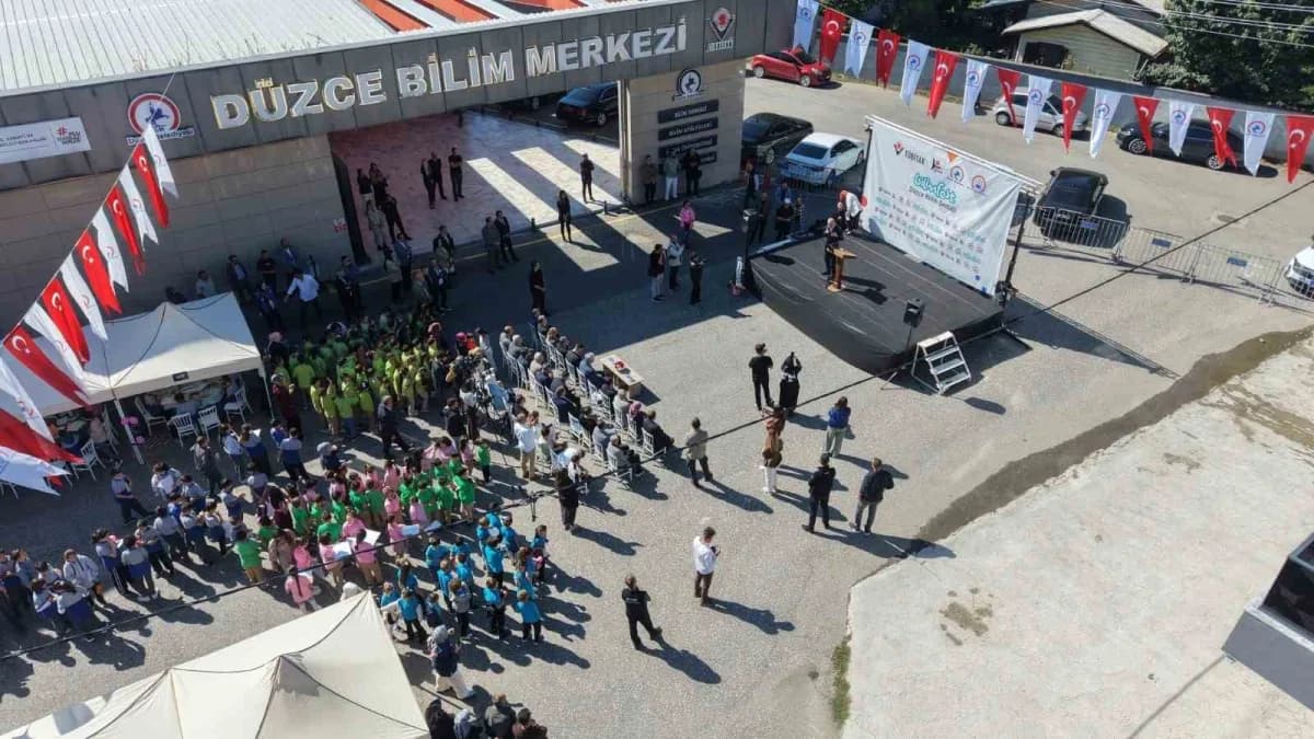 Bilim Şenlikleri Destekleme Programı kapsamında düzenlenen Düzce Bilim Şenliği, Düzce Belediyesi Bilim Merkezi’nde ziyar