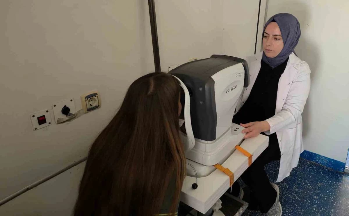 Düzce’de 1042 öğrenciyi kapsayan Sağlık seferberliğinde çocuklar hem Sağlık taramasından geçti hem de önemli bilgiler öğ