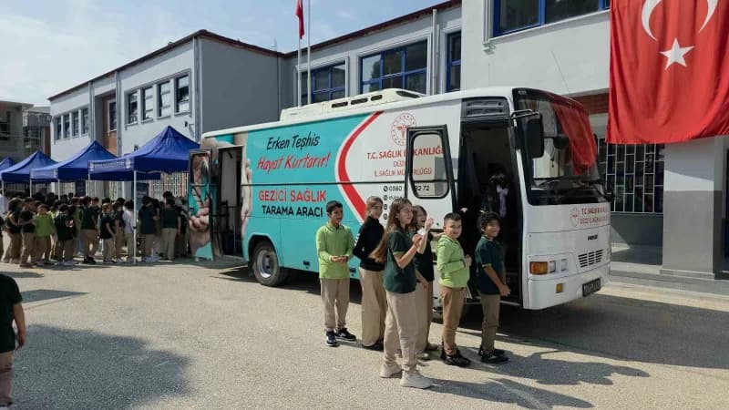 Düzce’de 1042 öğrenciyi kapsayan Sağlık seferberliğinde çocuklar hem Sağlık taramasından geçti hem de önemli bilgiler öğ
