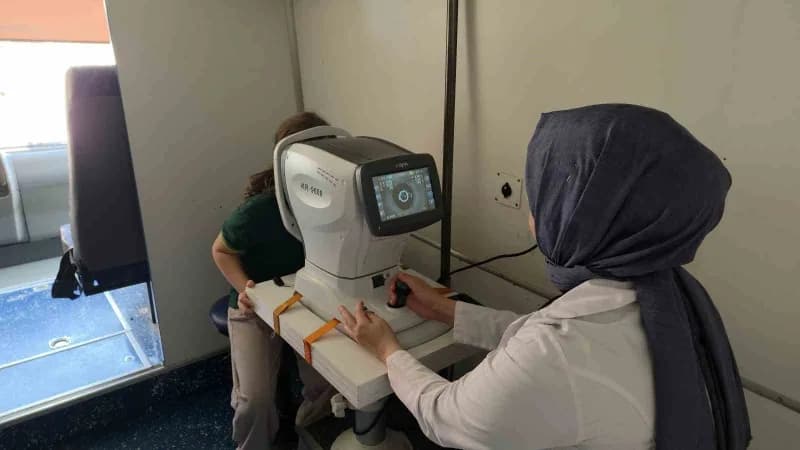 Düzce’de 1042 öğrenciyi kapsayan Sağlık seferberliğinde çocuklar hem Sağlık taramasından geçti hem de önemli bilgiler öğ
