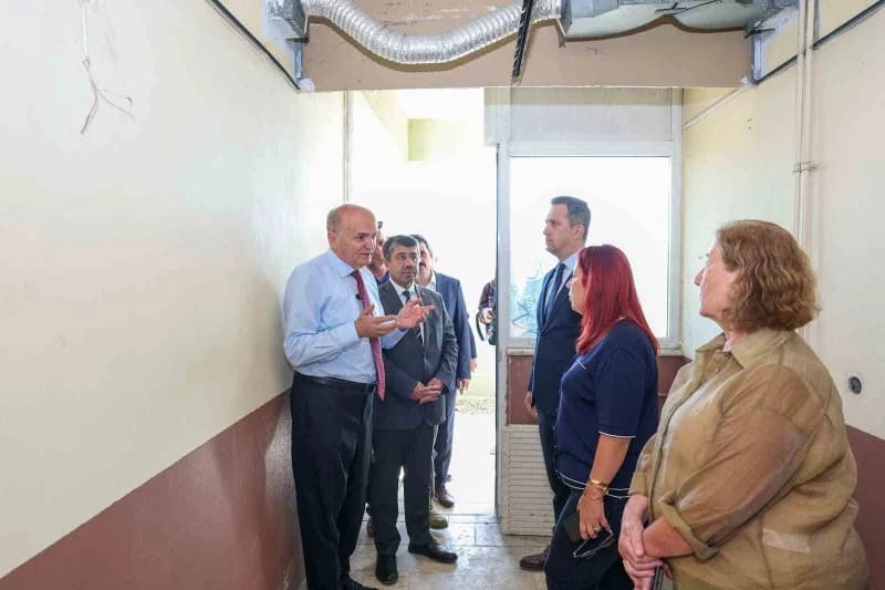 Başkan Özlü, sahada ilgili kurum müdürleri ve Başkan yardımcıları ile bir araya geldi.