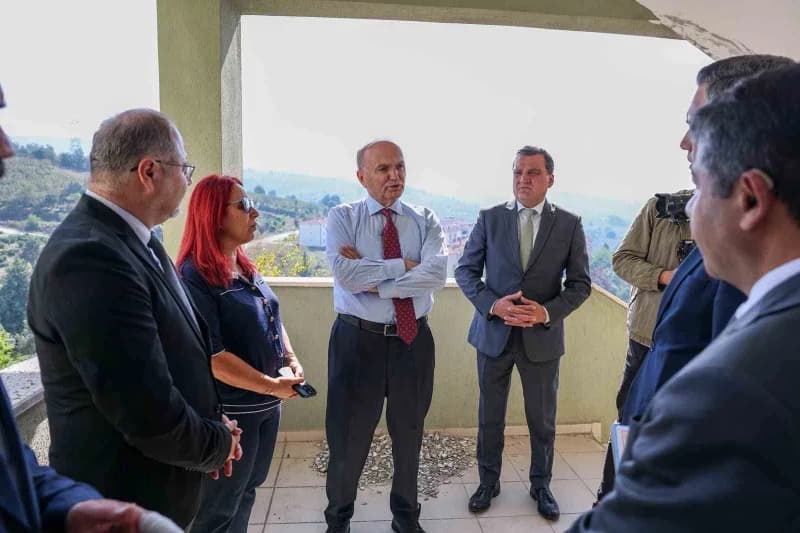 Başkan Özlü, sahada ilgili kurum müdürleri ve Başkan yardımcıları ile bir araya geldi.