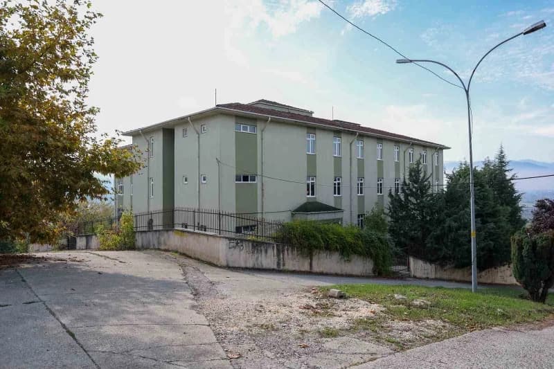 Yeşiltepe Mahallesindeki Eski Sağlık Meslek Lisesi