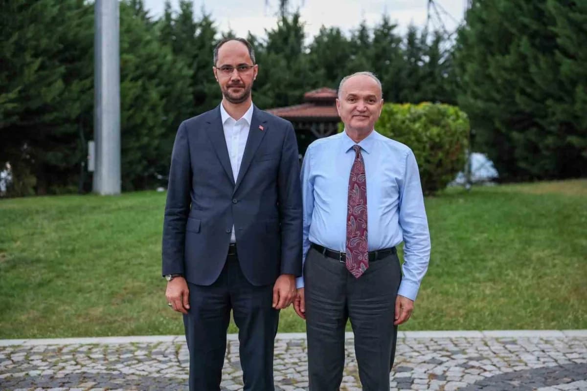 Düzce Mutfak Sanatları Merkezi’nde gerçekleştirilen buluşmada, kentin Kentsel Dönüşüm çalışmaları ve Dönüşüm sürecine il