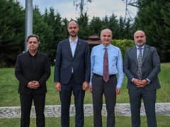 Düzce Mutfak Sanatları Merkezi’nde kentsel dönüşüm görüşmesi yapılırken katılımcılar toplantı halinde