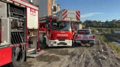 Düzce Konuralp’te 4 katlı binanın zemin katında çıkan yangına müdahale eden itfaiye ekipleri