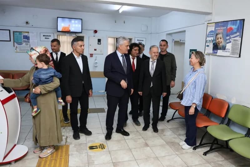 İnşaat alanındaki incelemenin ardından mevcut Merkez 1 Nolu Aile Sağlığı Merkezi’ni ziyaret eden Vali Makas, burada göre