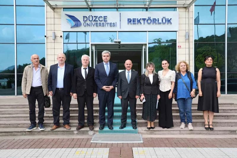 Gürcistan’ın Ankara Büyükelçisi Archil Kalandia ve beraberindeki heyet, Düzce Üniversitesi Rektörü Prof. Dr. Nedim Sözbi
