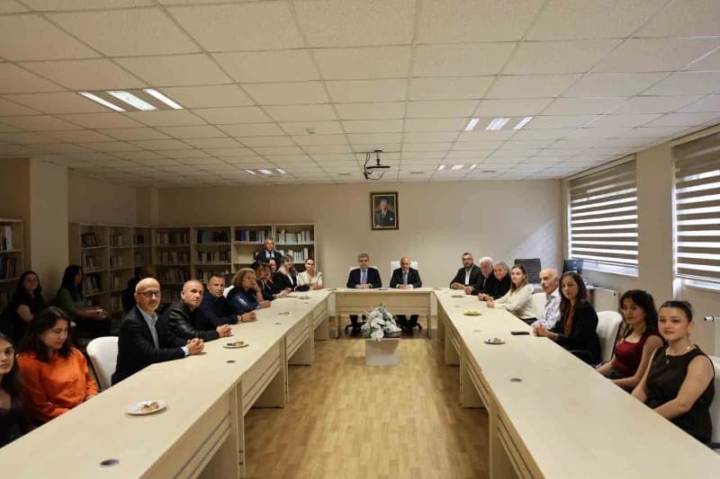 Gürcistan’ın Ankara Büyükelçisi Archil Kalandia ve beraberindeki heyet, Düzce Üniversitesi Rektörü Prof. Dr. Nedim Sözbi
