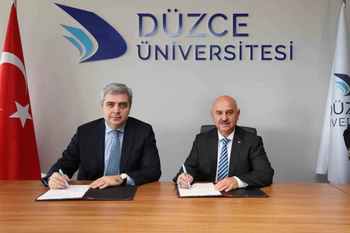 Gürcistan’ın Ankara Büyükelçisi Archil Kalandia ve beraberindeki heyet, Düzce Üniversitesi Rektörü Prof. Dr. Nedim Sözbi