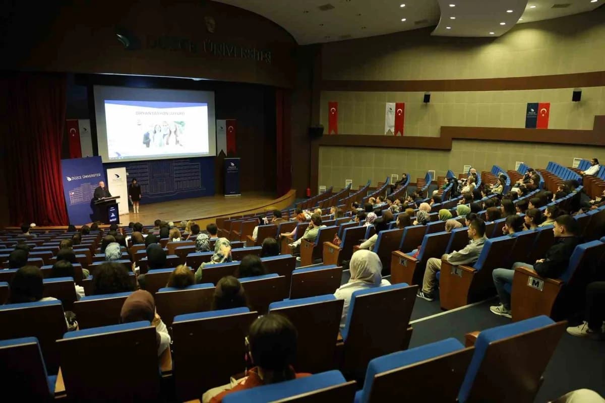 2026-2027 Eğitim-öğretim Yılı'nın başladığı Düzce Üniversitesi’nde, yeni kayıt yaptıran öğrencilerin üniversite yaşamına
