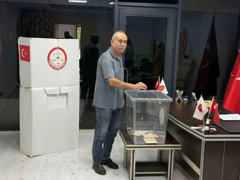 Düzce Veteriner Hekimleri Odası’nın olağan Genel kurulu ve seçimleri 9 kez üst üste ilk toplantıda çoğunluk sağlanarak g