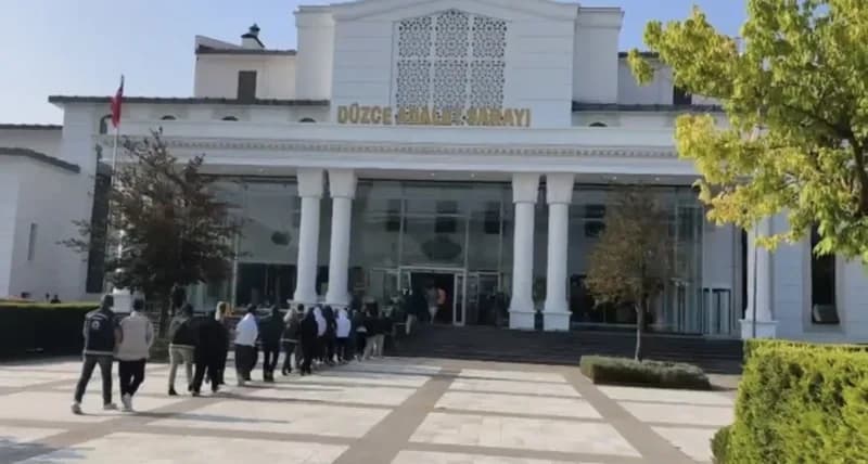 Düzce Cumhuriyet Başsavcılığı koordinesinde yürütülen yasa dışı bahis soruşturmasında, şüphelilerin banka hesaplarında t